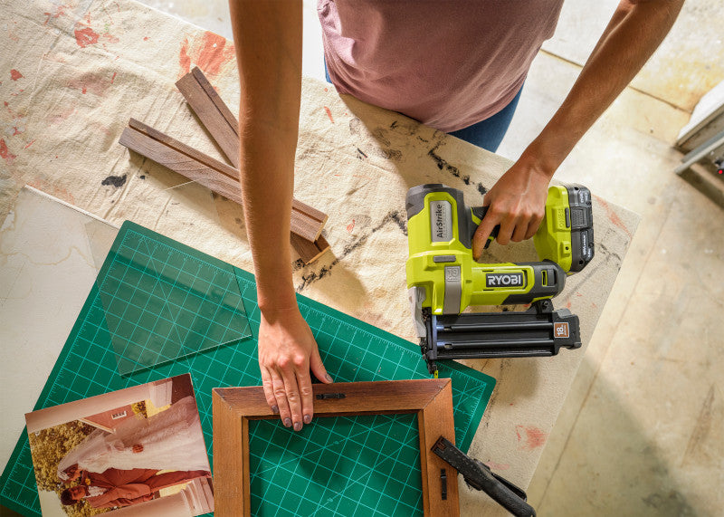 18V ONE+ AIRSTRIKE 18GA BRAD NAILER KIT Image 9